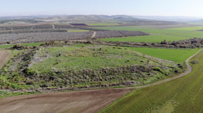 (1 Mos 38:12) Timna har identifierats med Tel Batsash, där man gjort utgrävningar 1977-1989.