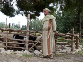 (Matt 25:31) En fårfålla på utomhusmuseet i Nazareth Village.
