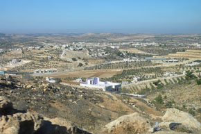 (Jos 10:16) Makeda ligger någon kilometer väster om Hebron.