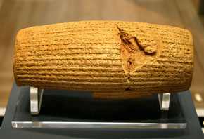 (Esr 1:1) Kyros cylinder är en 2 dm lång cylinder av lera som upptäcktes 1879 i Babylon och dateras till omkring 538 f.Kr.. Här beskriver Kyros sin seger över Babylonien och de förtryckta folkens befrielse. Proklamationen berör religionsfrihet och rättstrygghet och ses som den första människorättsliga förklaringen och delar av texten finns ingraverad över ingången till FN-högkvarteret i New York. Originalet finns på Brittiska museet i London.