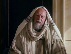 (Apg 5:33) Scen från miniserien A.D. från 1985 där Gamaliel tar till orda (Titeln A.D. kommer från latinska Anno Domini som betyder i Herrens år).