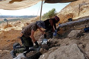 (Jer 52:1) Utgrävning i Tel Burna sommaren 2022. De första arkeologiska undersökningarna startade 2011 och efter 10 års utgrävningar är det nu fastställt att Tel Burna är den bibliska staden Livna.