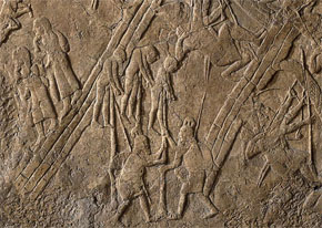 (Est 2:19) Den assyriske kungen Sanherib attackerade Lachish i Judéen 701 f.Kr. Attacken finns dokumenterad på en stor relief som också visar hur judiska fångar spetsas på träpålar. Väggpanelen finns på Brittiska Museet i London.