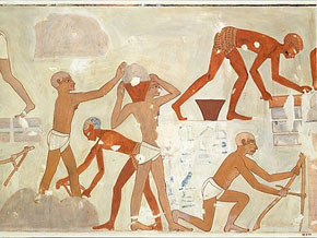 (2 Mos 1:11) Gravmålning från Rekhmires grav. Han var en högt uppsatt man som var borgmästare under artonde dynastin. Målningen föreställer hur man framställer tegel.