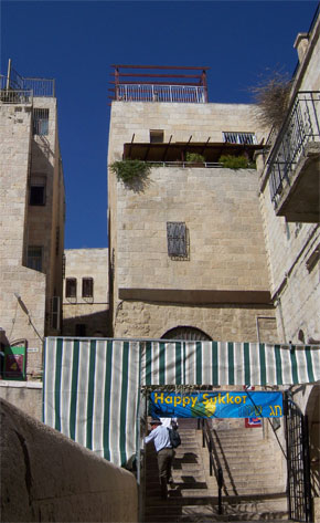 (Joh 7:2) På balkonger och tak i Jerusalem bygger man temporära bås (hebr. sukka) under högtiden Sukkot.