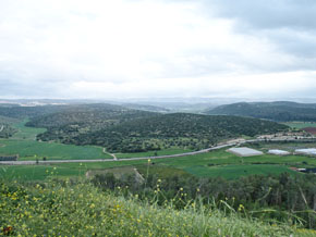(1 Sam 17:1) Vy från toppen av tel Azeka med utsikt över Ela-dalen.