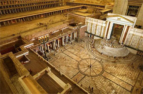 (Joh 8:12) Detaljrik modell av Herodes tempel skapad av den engelske bonden Alec Garrard. På bilden syns två av de fyra stora kandelabrar som stod på kvinnornas förgård.