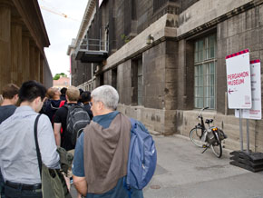 images/5893_pergamonmuseum_line_small.jpg